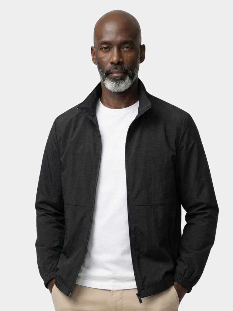 Montaracrest utility zip jacket in modern style, featuring a sleek design and multiple pockets for a functional look.