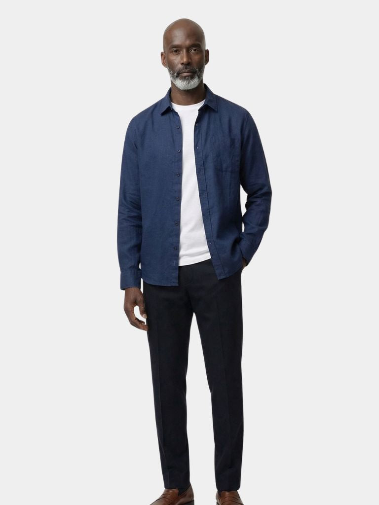 Montaracrest Baltique Sereno shirt in light fabric with button-up front and classic collar, displayed on a hanger.