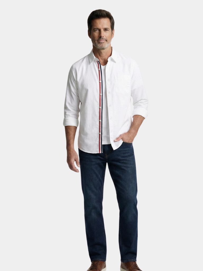 Light blue Vince linen shirt by Montaracrest, featuring a classic overhemden style with a relaxed fit and button-up front.