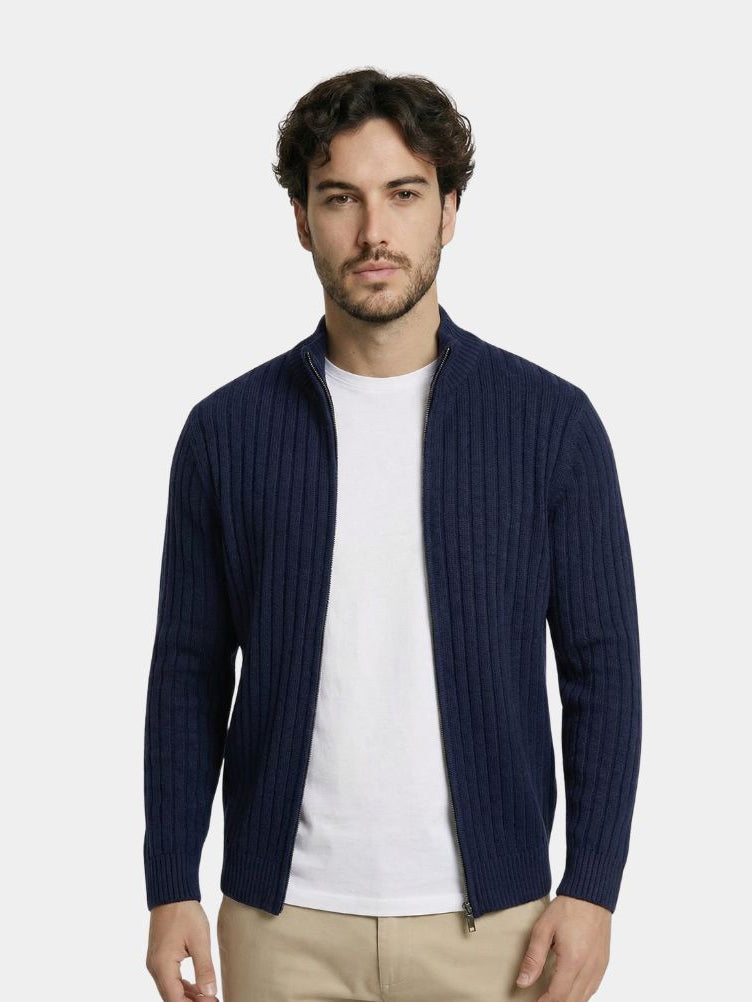 Montaracrest Regency knit sweater in a cozy, textured wool blend, featuring a classic design and ribbed cuffs.
