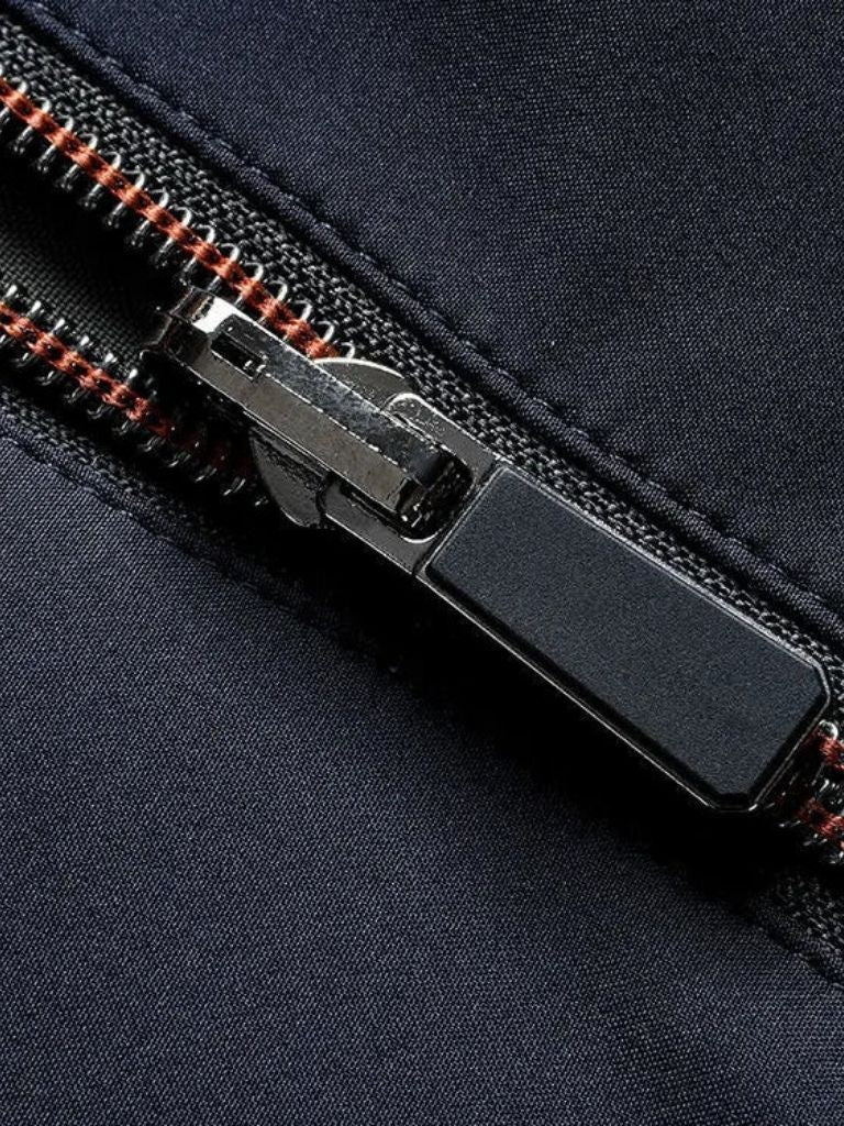 Montaracrest Giacca Lucien Zip jas in dark fabric with front zipper and collar, displayed on a neutral background.