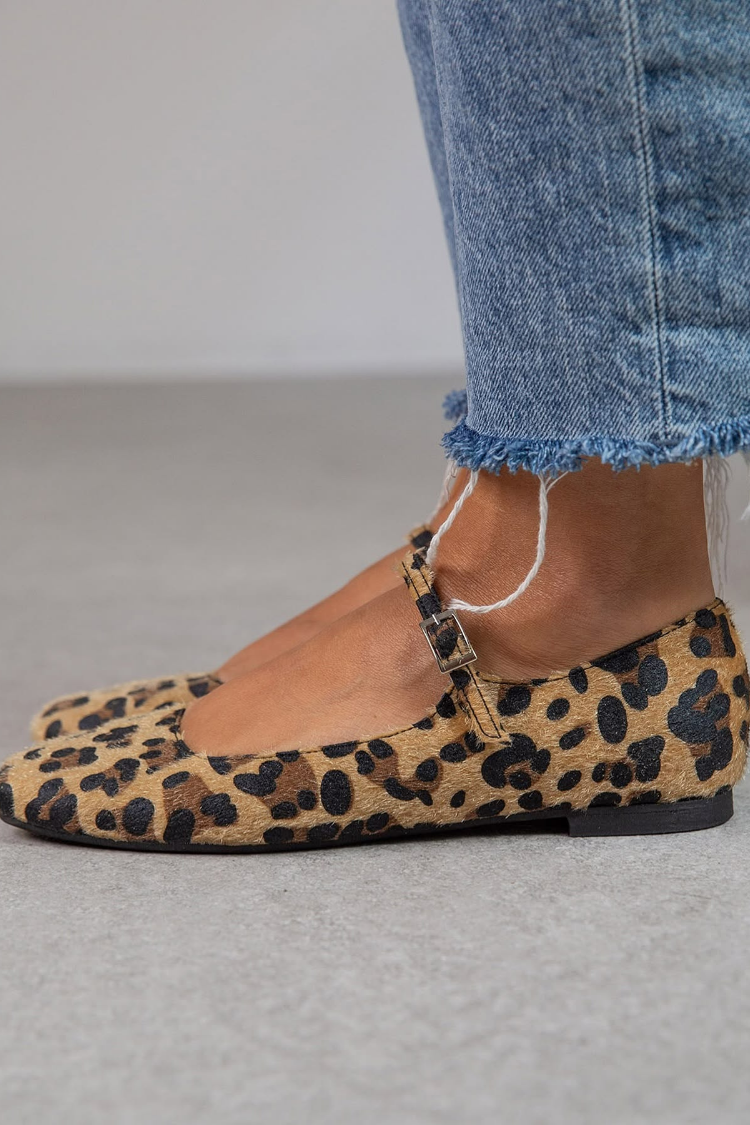 Montaracrest ballerina animalier with matching cinturino, featuring a stylish animal print design and elegant ballet shoe style.