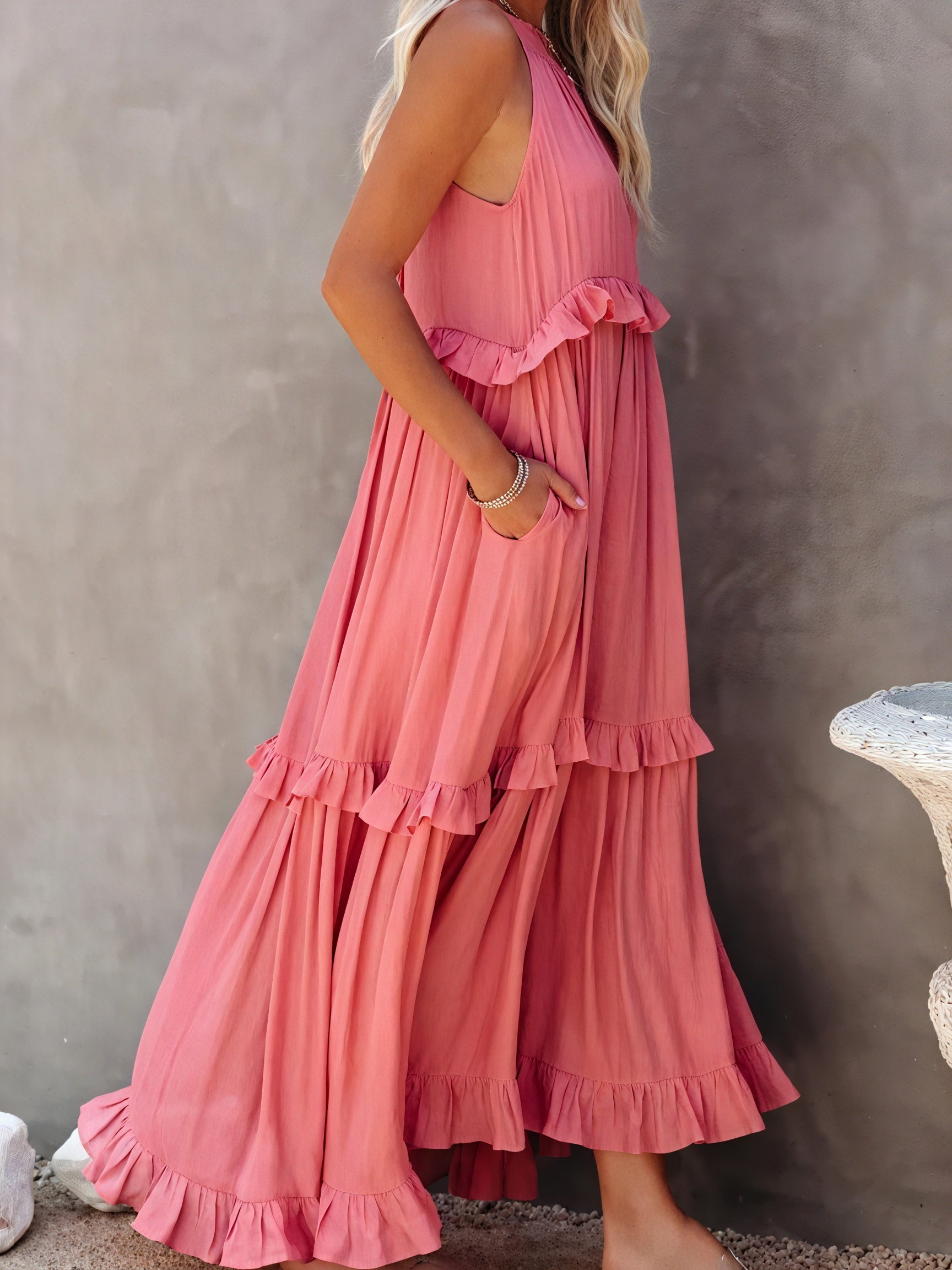 Montaracrest maxi fluid dress with American collar and ruffle details, flowing fabric, and elegant design.