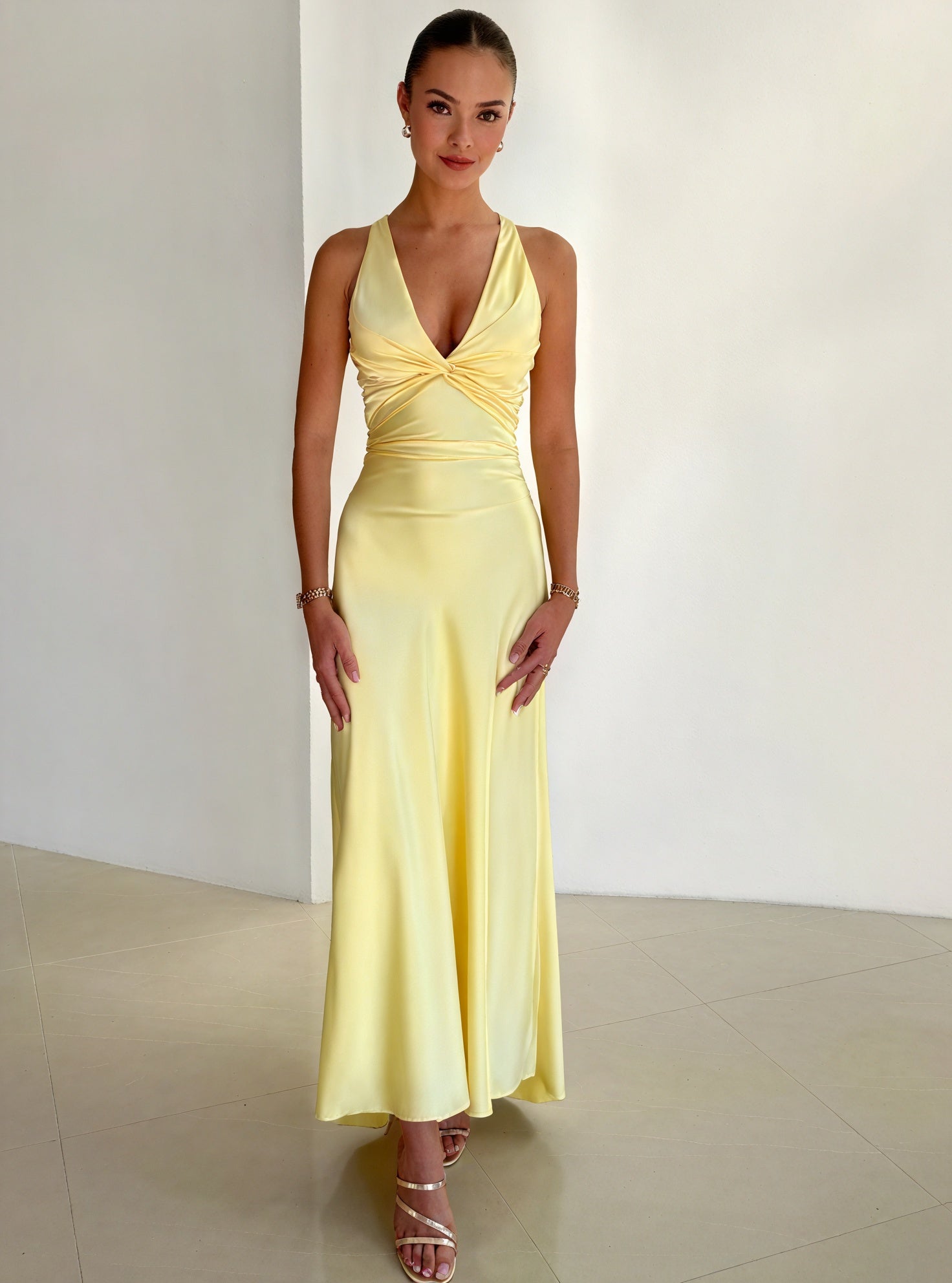 Elegant Montaracrest Eleganza Fluttuante dress with a sculpted back, flowing fabric, and intricate design visible in the image.