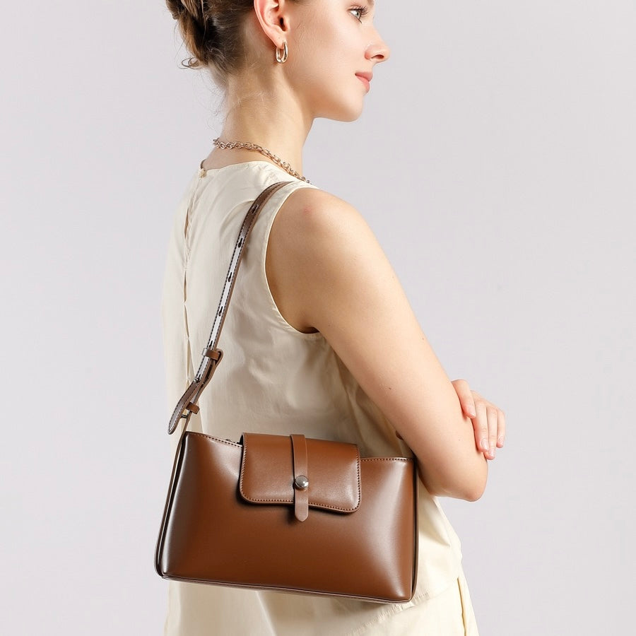 Borsa in pelle a tracolla e a mano, versatile ed elegante, per pendolari