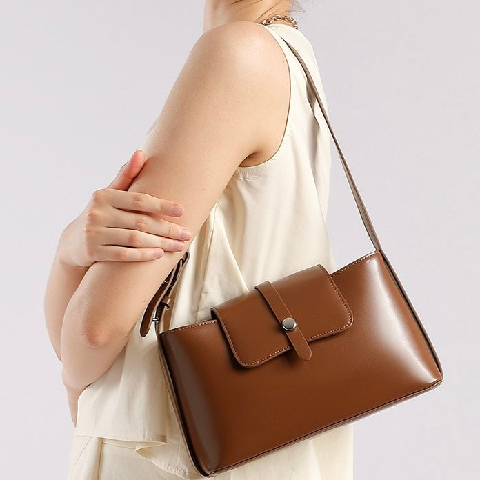 Borsa in pelle a tracolla e a mano, versatile ed elegante, per pendolari