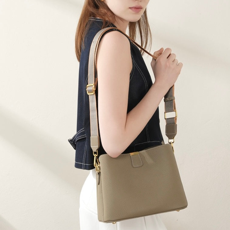 Borsa a Secchiello Classica in Vera Pelle con Finiture Dorate