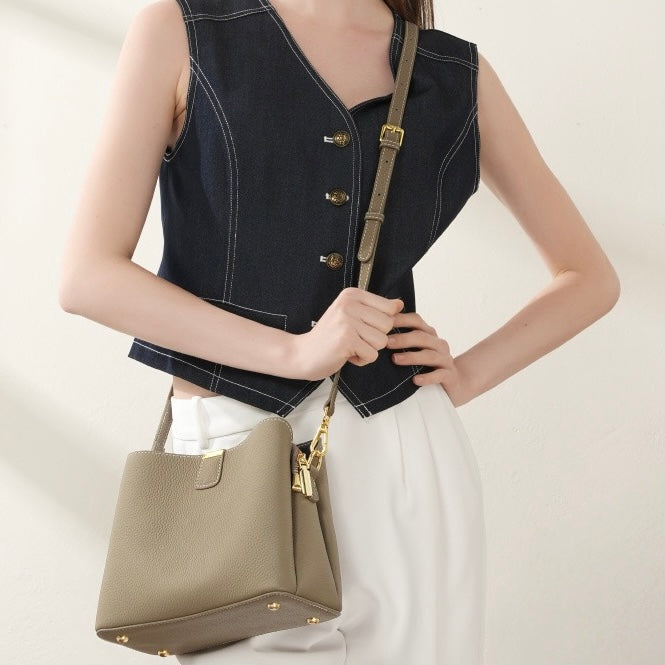 Borsa a Secchiello Classica in Vera Pelle con Finiture Dorate