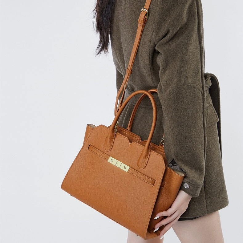 Borsa tote classica strutturata in pelle con dettagli dorati