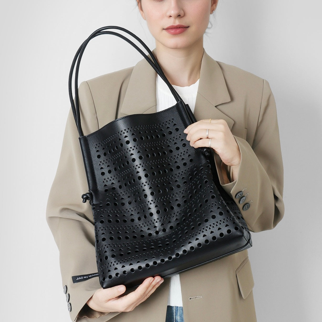 Borsa Tote Traforata in Vera Pelle con Pochette Removibile