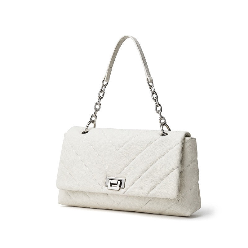 Borsa a Spalla in Vera Pelle Trapuntata a V Impreziosita da Catena