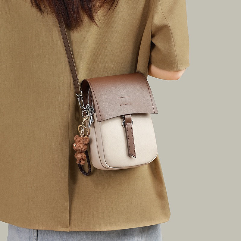 Borsa a Tracolla Mini Color-Block in Vera Pelle con Ciondolo a Orsetto