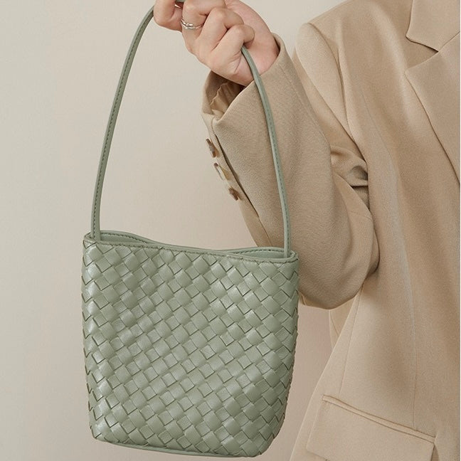 Borsa a secchiello da donna fatta a mano in vera pelle di pecora, modello retrò intrecciato