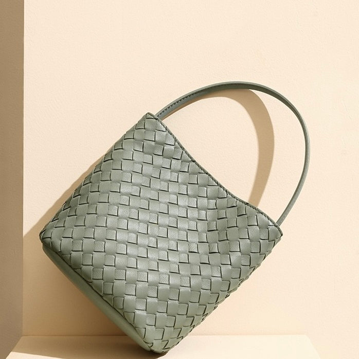 Borsa a secchiello da donna fatta a mano in vera pelle di pecora, modello retrò intrecciato
