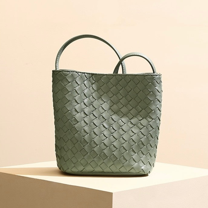 Borsa a secchiello da donna fatta a mano in vera pelle di pecora, modello retrò intrecciato