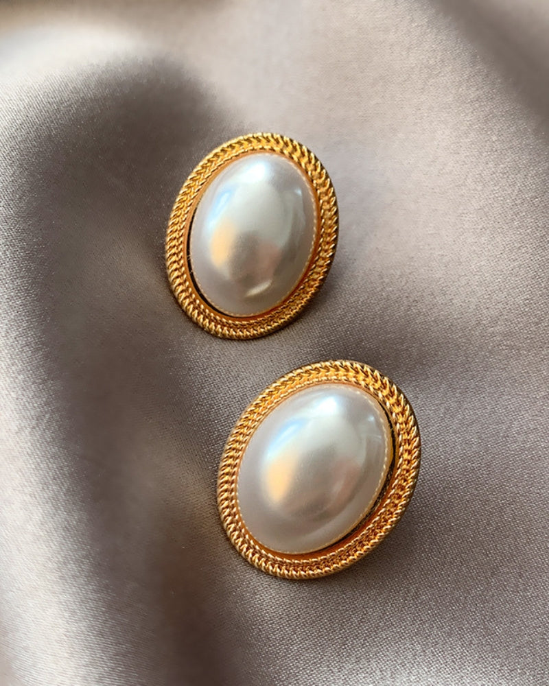 Radiance Oval Pearl Stud Earrings