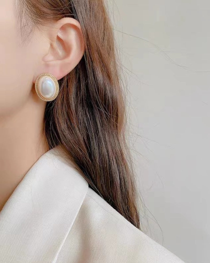 Radiance Oval Pearl Stud Earrings