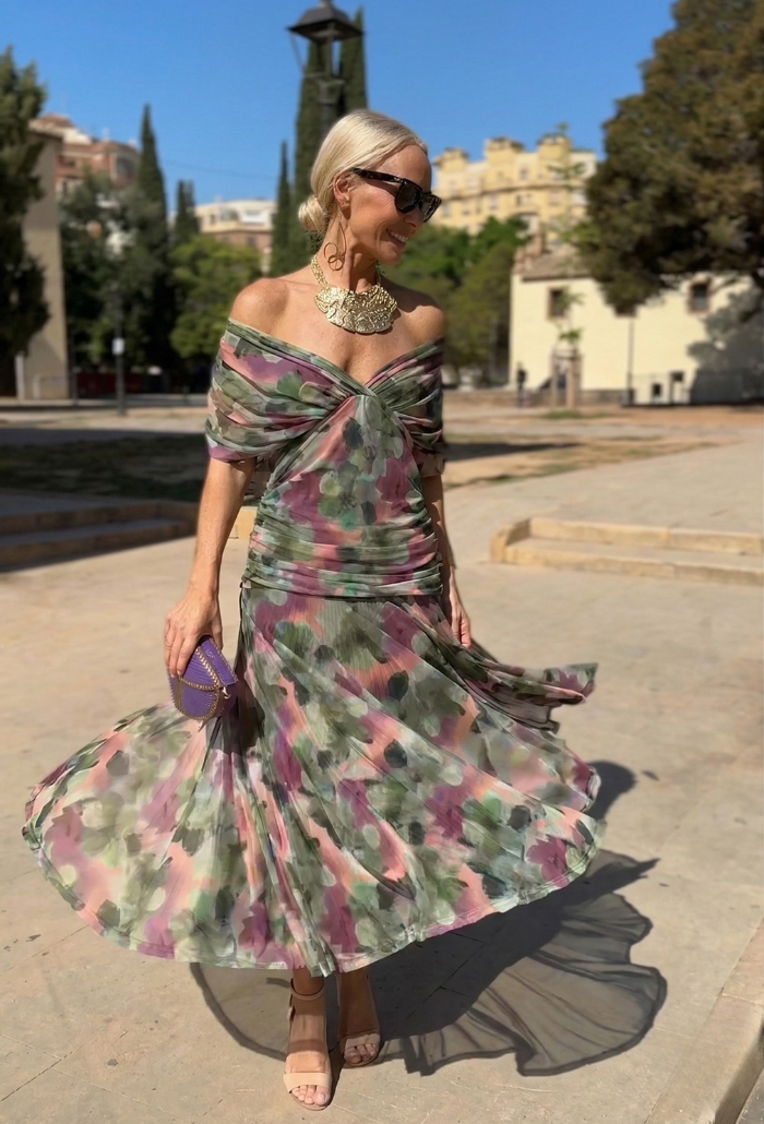 Elegant Montaracrest Luisa long dress with V-neckline and fitted silhouette, perfect for formal occasions.