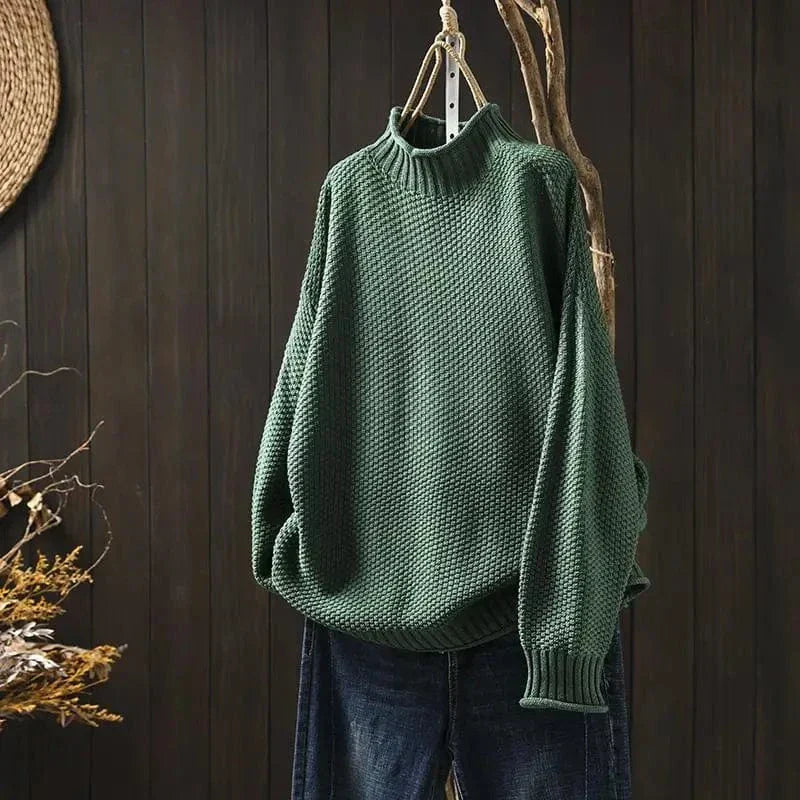 Montaracrest Veléna In Cashmere sweater in soft beige, featuring a cozy, elegant knit design and classic fit.
