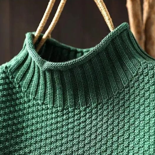 Montaracrest Veléna in cashmere, a soft beige sweater with a cozy, elegant knit pattern, displayed on a neutral background.