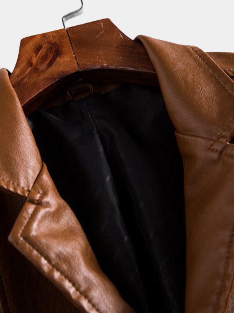Caramel leather jacket by Montaracrest, stylish brown leather jas with a cross crown detail and a bold, sleek design.