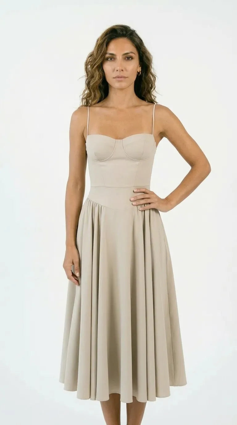 Elegant Montaracrest dress suitable for all occasions, featuring timeless style and versatile design in a high-quality fabric.