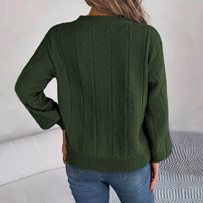 Montaracrest Seta Luminosa cozy knitted cable sweater in a casual fit, featuring textured knit pattern and soft fabric.
