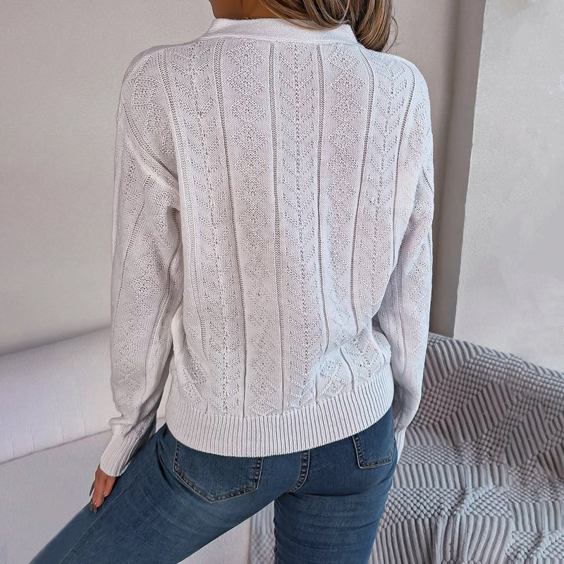 Montaracrest Seta Luminosa casual knitted cable sweater in soft fabric, featuring a cozy, textured design.