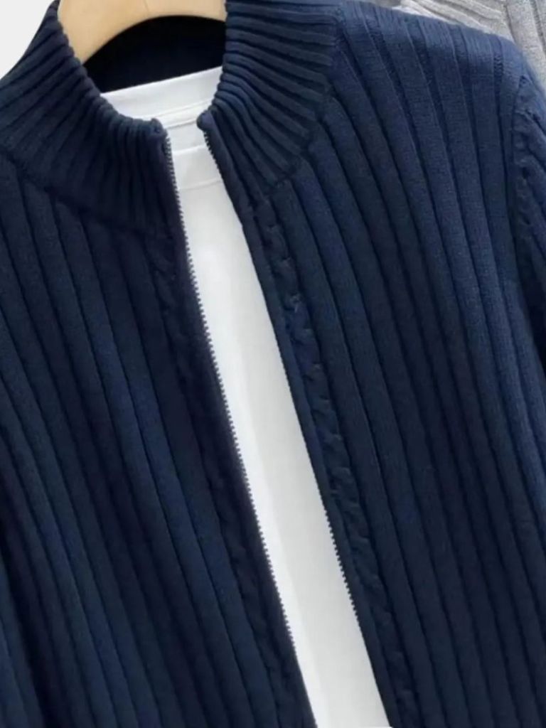 Montaracrest Regency knit jacket trui with cross crown design, soft fabric, and stylish fit, perfect for casual wear.